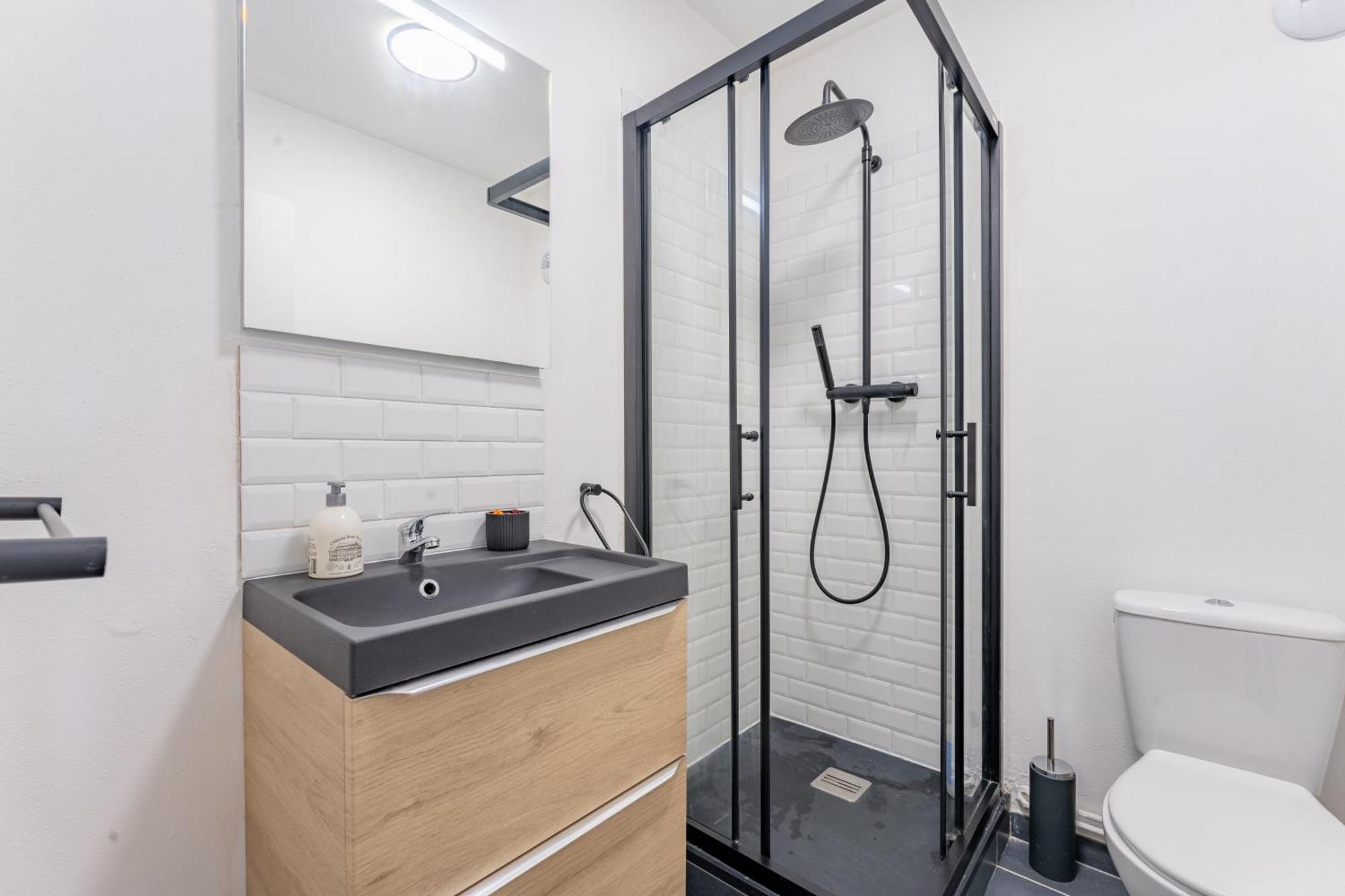 Charlemagne - Studio Confortable Avec Parking Gratuit - Quelques Pas De La Gare, Cuisine, Wifi Apartment Arras Ngoại thất bức ảnh