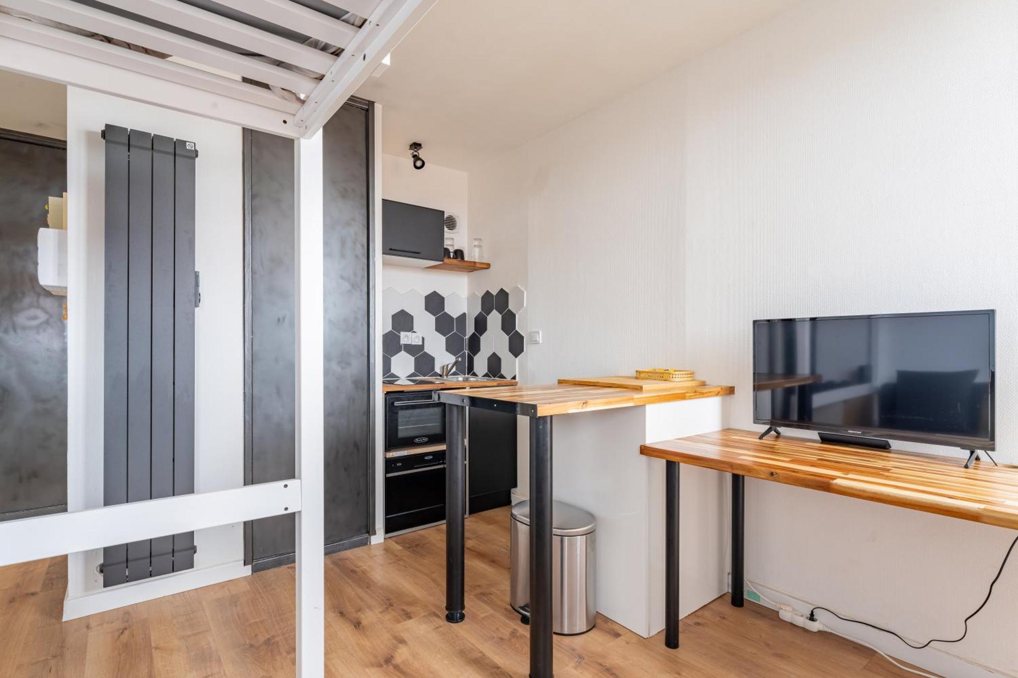 Charlemagne - Studio Confortable Avec Parking Gratuit - Quelques Pas De La Gare, Cuisine, Wifi Apartment Arras Ngoại thất bức ảnh